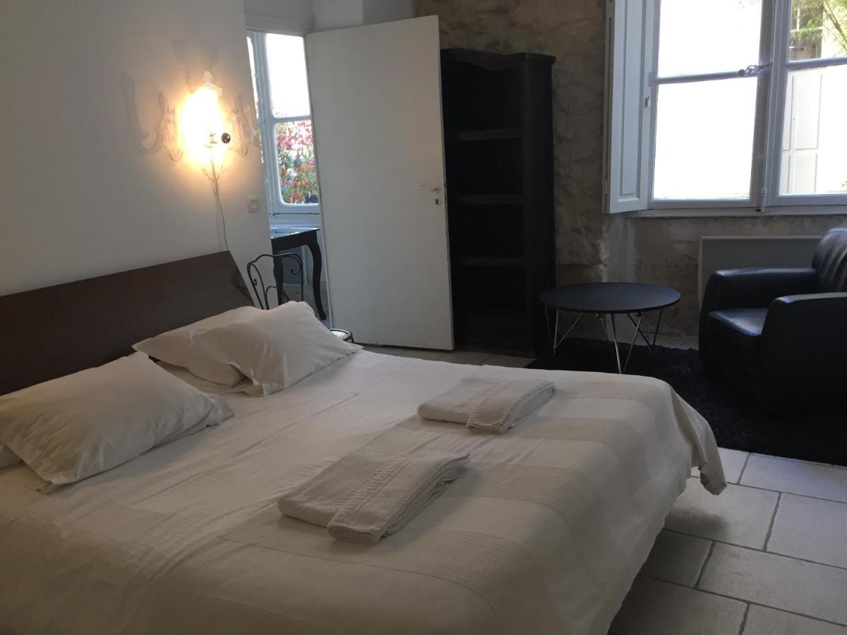 Boutique Hotel De La Place Des Vosges Paris Exterior photo