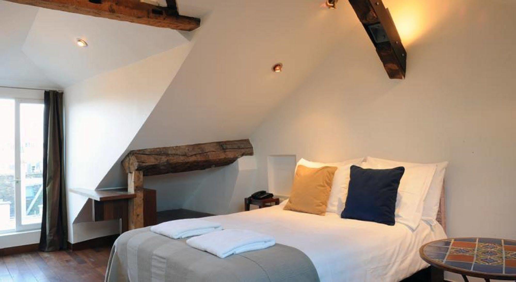 Boutique Hotel De La Place Des Vosges Paris Exterior photo